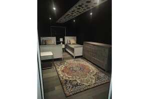 3 عدّة غرف نوم وواي فاي وملاءات أسرّة