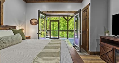 New Barndominium /Sleeps 24/ 4 Kitchens / 4 Hot Tubs / 4 Firepits