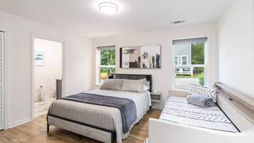 5 bedrooms, desk, iron/ironing board, travel crib