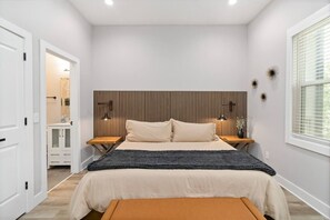 5 bedrooms, desk, iron/ironing board, travel cot