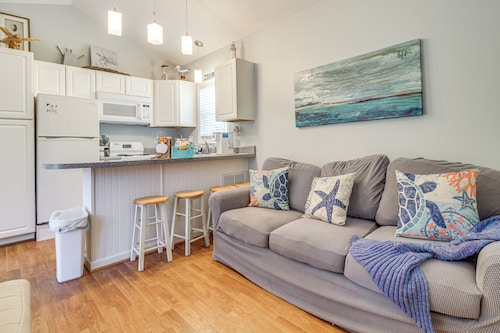 3 Mi to ICW: Coastal Carolina Home w/ Pool Access