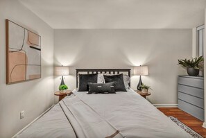 2 bedrooms, iron/ironing board, Internet, bed sheets