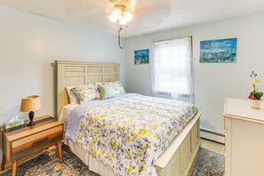 Iron/ironing board, Internet, bed sheets