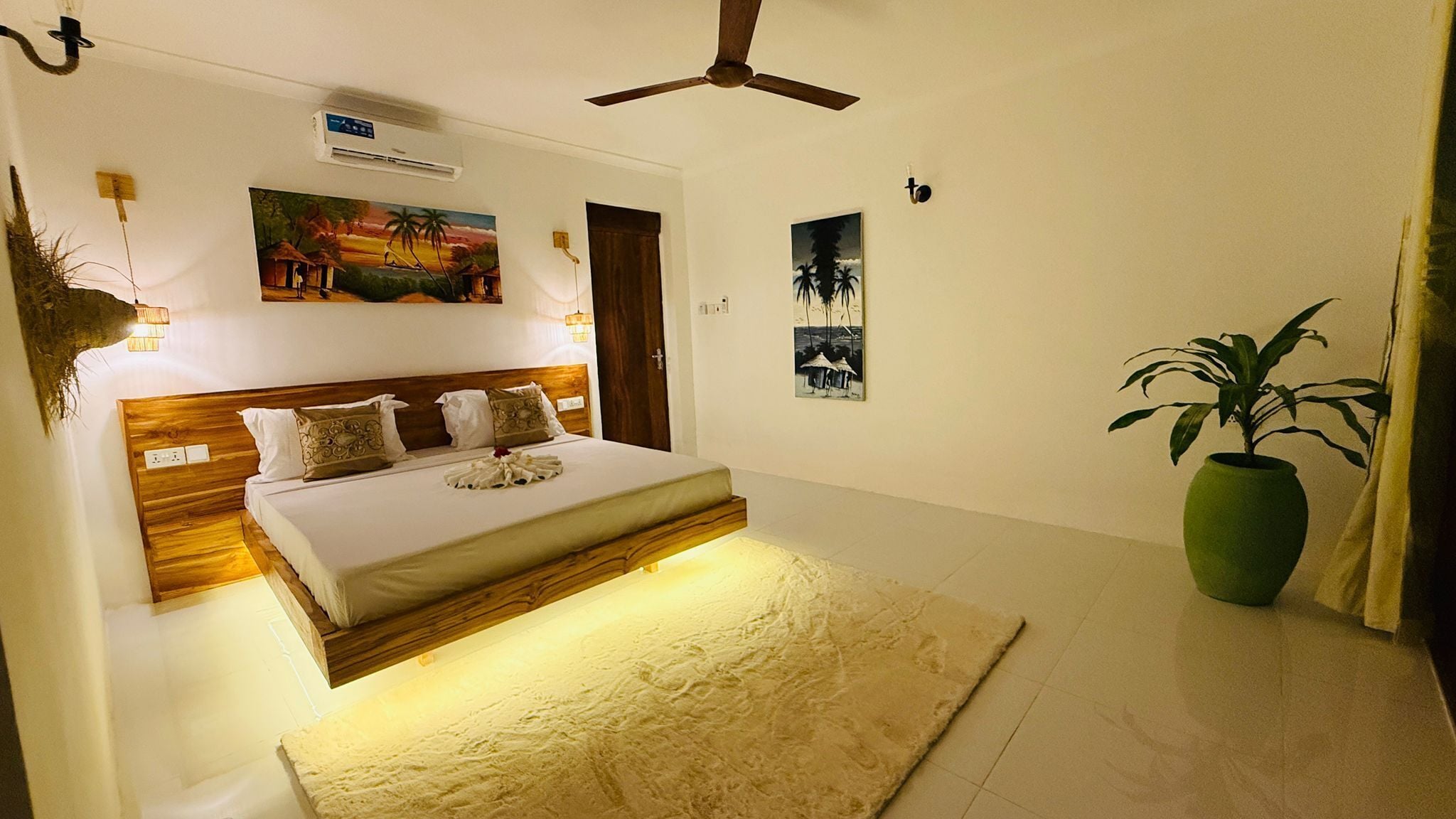 Deluxe Double Room, Balcony, Ocean View | Desk, iron/ironing board, free WiFi, bed sheets