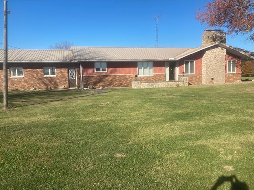 Beautiful home, huge  kitchen, strong Wi-Fi , lots of room, plenty of parking