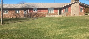 Beautiful home, huge  kitchen, strong Wi-Fi , lots of room, plenty of parking
