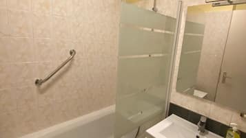 Toallas y papel de baño