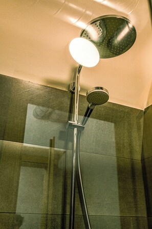 Shower, towels, soap, toilet paper - Pivovarské domy Apartments, byt 2 (Královéhradecký kraj)