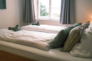 1 bedroom, internet, bed sheets