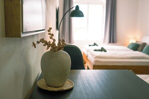 1 bedroom, internet, bed sheets