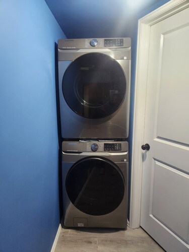 King Size Majestic Master Suite 400sq.ft. "Private Connected Bathroom"