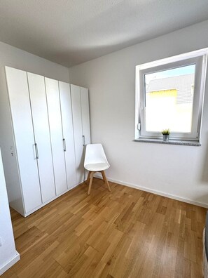 Unclassified image, 5 of 35, button