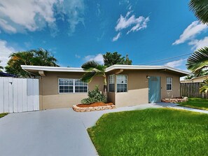 Exterior - Chula Vista “beautiful view” Cottage (Fort Lauderdale)