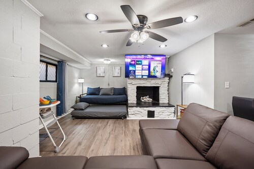 “Lower Magnolia”- HIGH Quality Mattress & Pillows, Fully stocked, Great Deal!