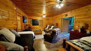 3 bedrooms, iron/ironing board, WiFi, bed sheets - Bear Foot Heaven
Cabin Retreat in Ga Mountains (Hiawassee)