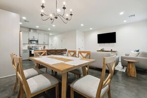 Dining - Luxury 3BR in Belle Chasse (Belle Chasse)