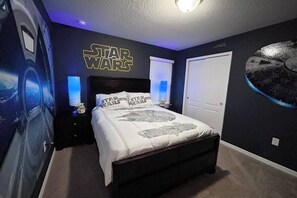 6 bedrooms, desk, iron/ironing board, travel cot