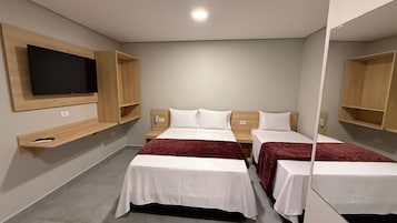 Escritorio, espacio para trabajar con laptop y wifi gratis