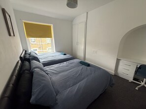 3 Schlafzimmer, Schreibtisch, Bügeleisen/Bügelbrett, kostenloses WLAN