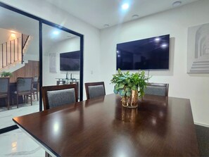 Deluxe House, Balcony, Courtyard View | Dining room - PRIVADA HUAYACAN (Cancun)