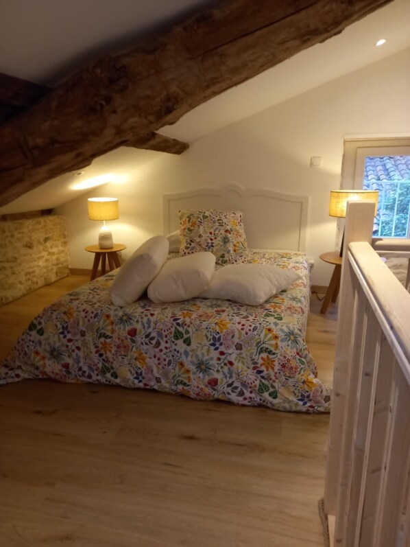 1 habitación, tabla de planchar con plancha, internet y ropa de cama 