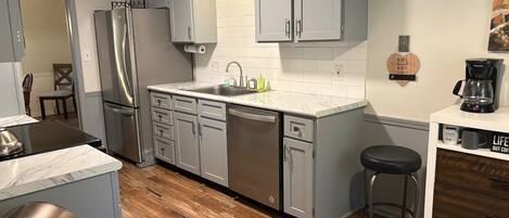 Mikrowelle, Ofen, Herdplatte, Geschirrspüler