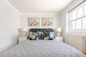 3 chambres, fer et planche à repasser, Wi-Fi, draps fournis