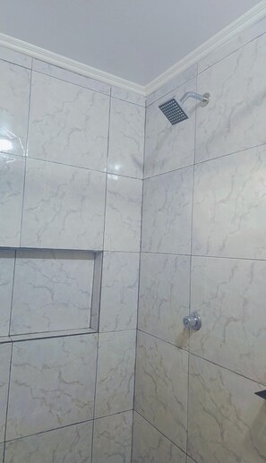 タオル、石鹸、トイレットペーパー