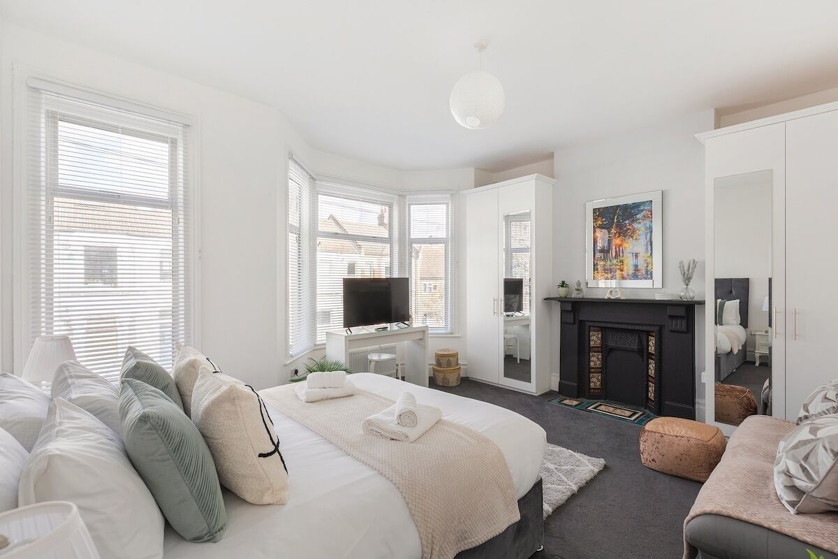 2 bedrooms, iron/ironing board, free WiFi, bed sheets