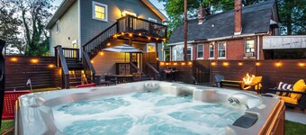 The Paddock ~ 5BR Class & Fun In One! Hot Tub, Fire Pit, Mini Golf, Walkable