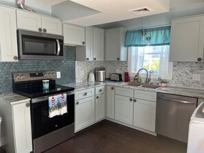 Private kitchen - Charming ocean view cottage with AC in Fairhaven - 2 bedrooms available (Fairhaven)