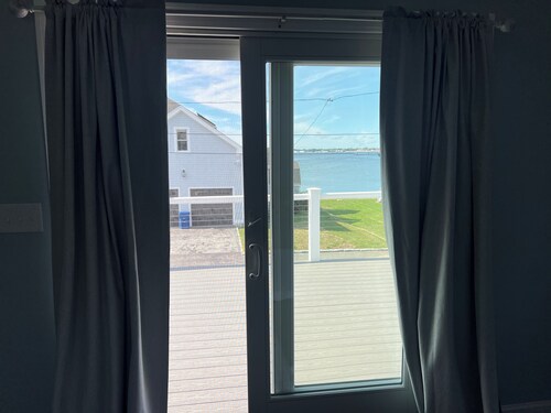 Charming ocean view cottage with AC in Fairhaven - 1 bedroom