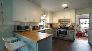 Micro-ondes, four, plaque de cuisson, lave-vaisselle