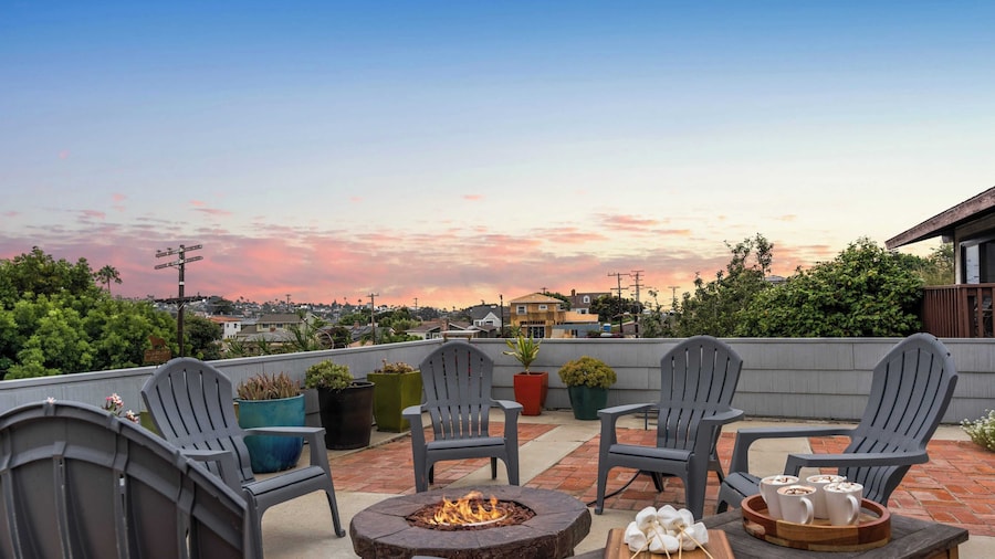 Point Loma Home w/ Putting Green, Firepit + Game Room & Beach Access Zola Street by Avantstay