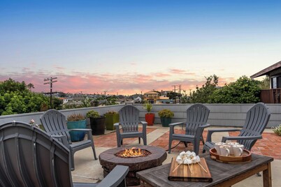 Point Loma Home w/ Putting Green, Firepit + Game Room & Beach Access Zola Street by Avantstay
