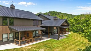 Exterior - New Barndominium/12 Guest /2 Hot Tubs/ 2 Kitchens/ 2 Firepits (Stanton)