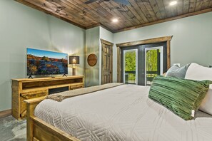 4 bedrooms, iron/ironing board, WiFi, bed sheets - New Barndominium/12 Guest /2 Hot Tubs/ 2 Kitchens/ 2 Firepits (Stanton)