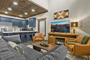 Living area - New Barndominium/12 Guest /2 Hot Tubs/ 2 Kitchens/ 2 Firepits (Stanton)