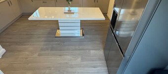 Modern 4BR House – Super-King En-suite, Garden, TVs in Every Room, Parking