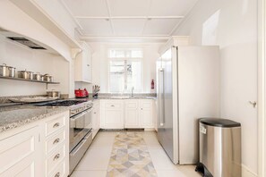 Mikrowelle, Ofen, Herdplatte, Geschirrspüler