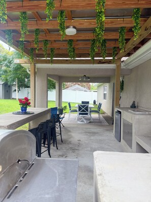 屋外ダイニングエリア