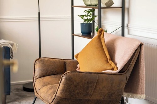 Elegant 3BR Flat Near DLR, Jubilee, Patio Wi‑Fi