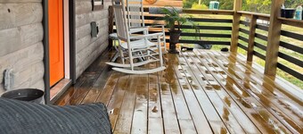 Peaceful cabin with AC in charming Tazewell. Welcome to relaxation!