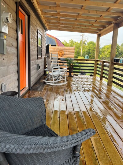 Peaceful cabin with AC in charming Tazewell. Welcome to relaxation!