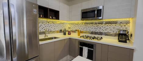 Fridge, microwave, oven, stovetop