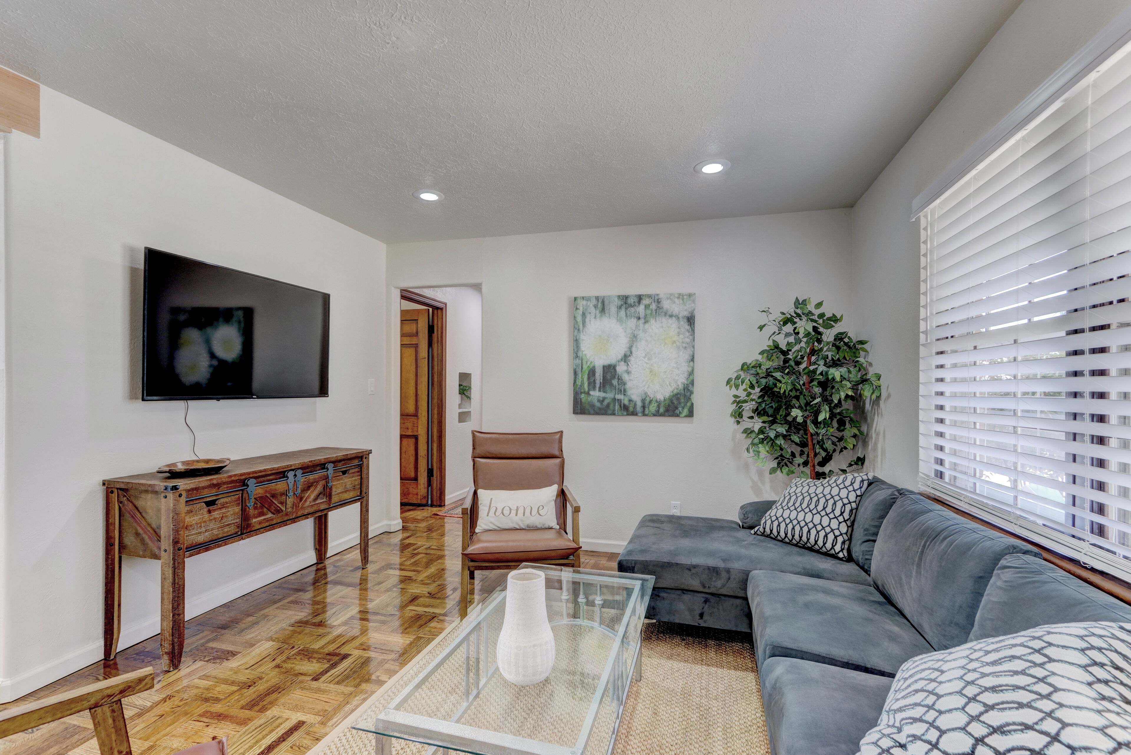 Télévision, cheminée