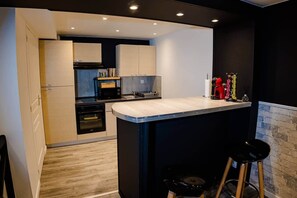Fridge, microwave, oven, stovetop - La Cachette Secrete - Love Room Caen (Caen)