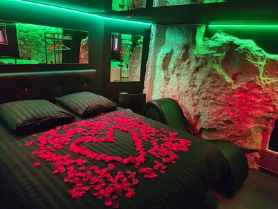 La Cachette Secrete - Love Room Caen