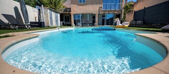 Villa celesto private pool and jacuzzi in marseille