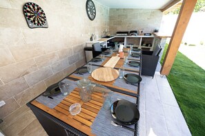 Outdoor dining - Villa celesto private pool and jacuzzi in marseille (Marseille)